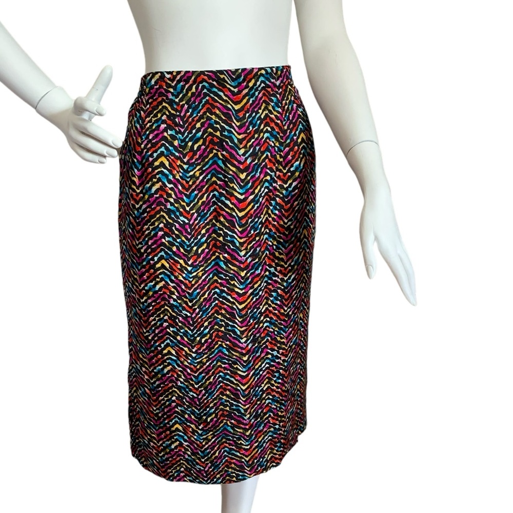 Beautiful Vintage Anne Crimmins 100% silk pencil skirt. Size 8.